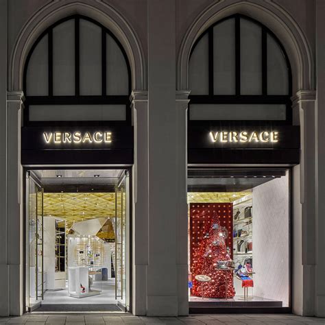 versace laden münchen|Versace Munich Maximilianstrasse Boutique .